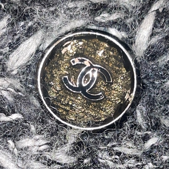 CHANEL VINTAGE 🌟CARDIGAN TWEED SWEATER; LIKE NEW - Picture 12 of 16